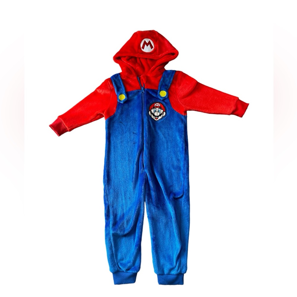 Super Mario 100 % Polyester Boys Onesie.
